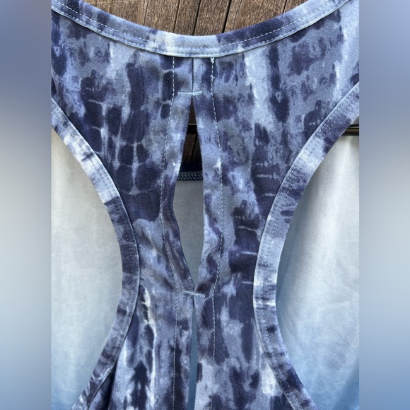 Old Navy Active Breathe tank - Picture 4 of 10